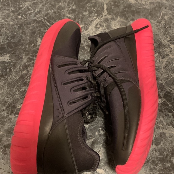 Adidas - Picture 4 of 6